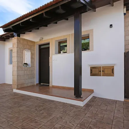 Anthia - 2bed With Large Pool Ferienhaus