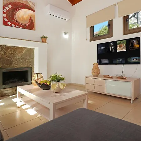 Anthia - 2bed With Large Pool Ferienhaus